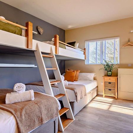 Wisteria View With Hottub & Cabin Sleeps 20 Chippenham  Bagian luar foto
