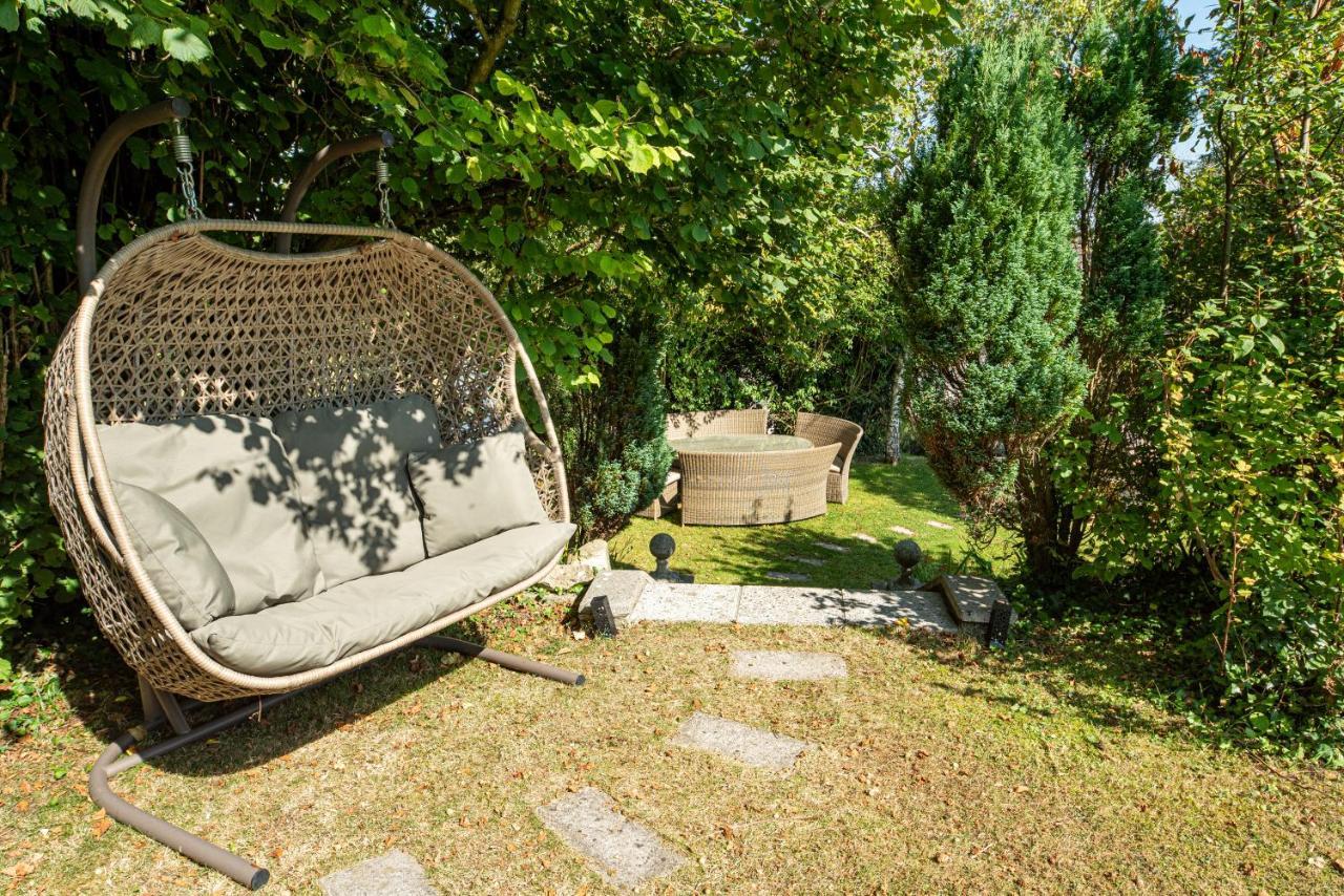 Wisteria View With Hottub & Cabin Sleeps 20 Chippenham  Bagian luar foto