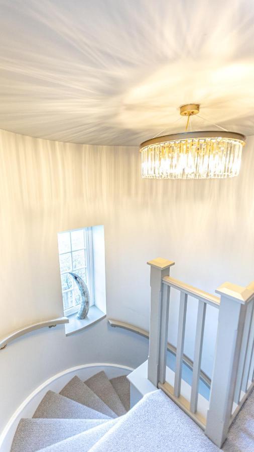 Wisteria View With Hottub & Cabin Sleeps 20 Chippenham  Bagian luar foto
