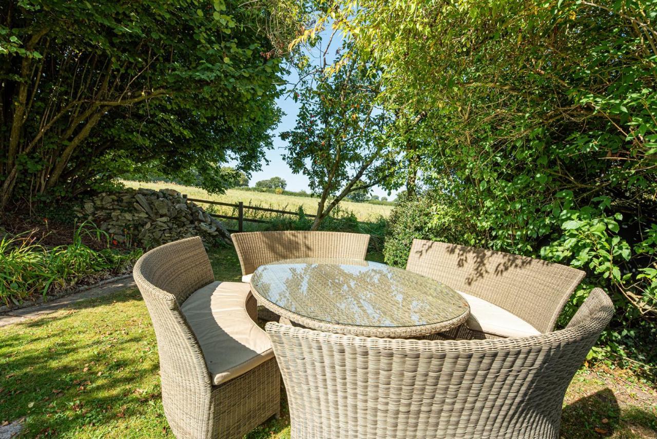 Wisteria View With Hottub & Cabin Sleeps 20 Chippenham  Bagian luar foto