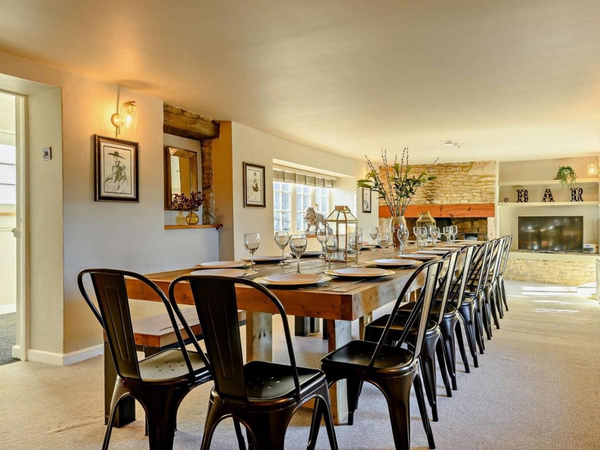 Wisteria View With Hottub & Cabin Sleeps 20 Chippenham  Bagian luar foto