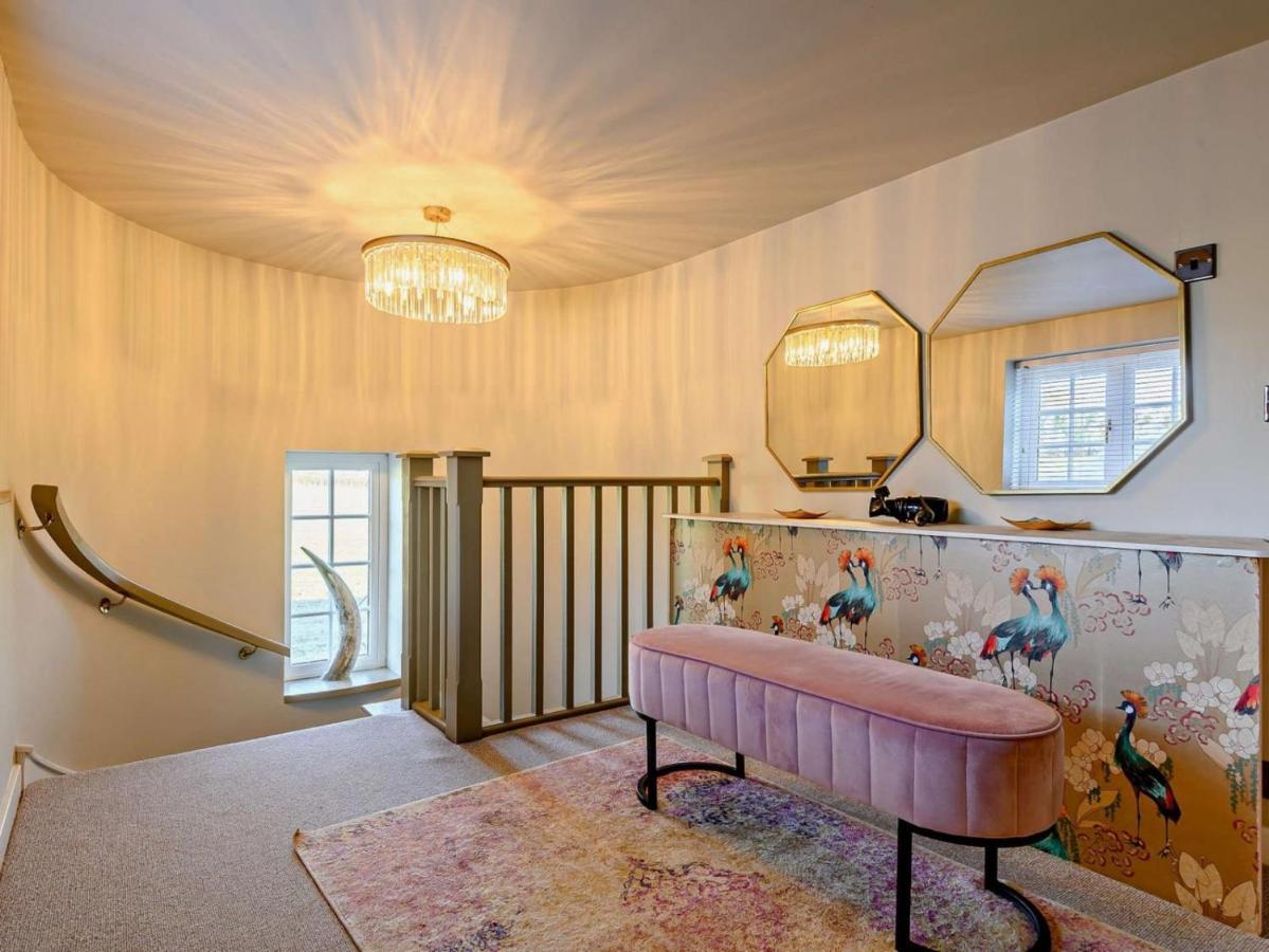 Wisteria View With Hottub & Cabin Sleeps 20 Chippenham  Bagian luar foto