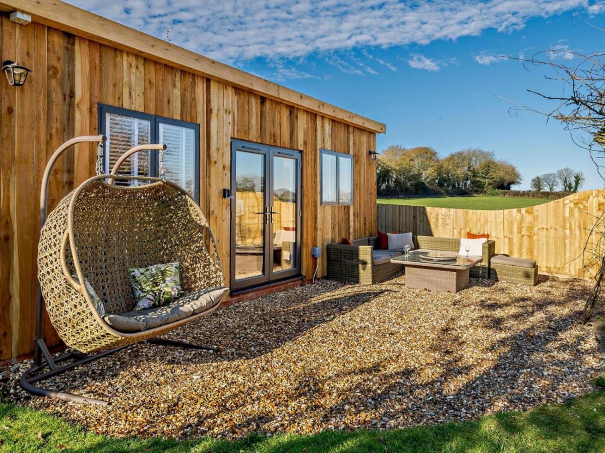 Wisteria View With Hottub & Cabin Sleeps 20 Chippenham  Bagian luar foto