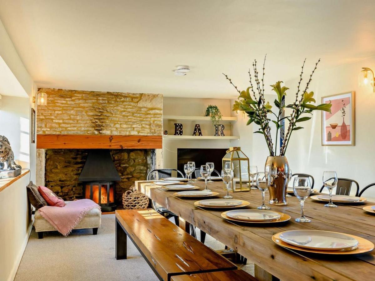 Wisteria View With Hottub & Cabin Sleeps 20 Chippenham  Bagian luar foto