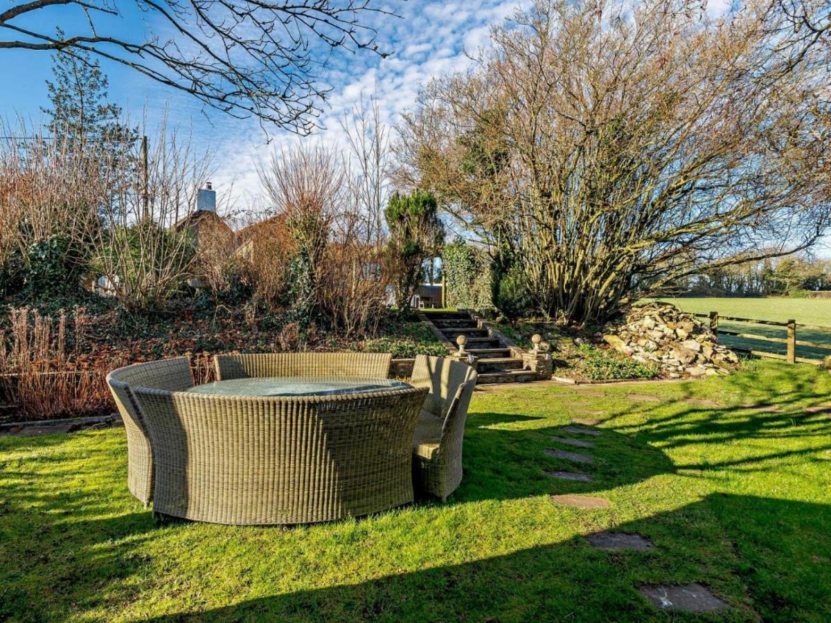 Wisteria View With Hottub & Cabin Sleeps 20 Chippenham  Bagian luar foto